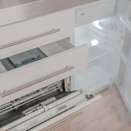 Apartment Mit Kueche, Arbeitsplatz Und Xxl Sofa Neuss Εξωτερικό φωτογραφία
