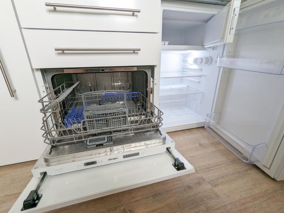 Apartment Mit Kueche, Arbeitsplatz Und Xxl Sofa Neuss Εξωτερικό φωτογραφία