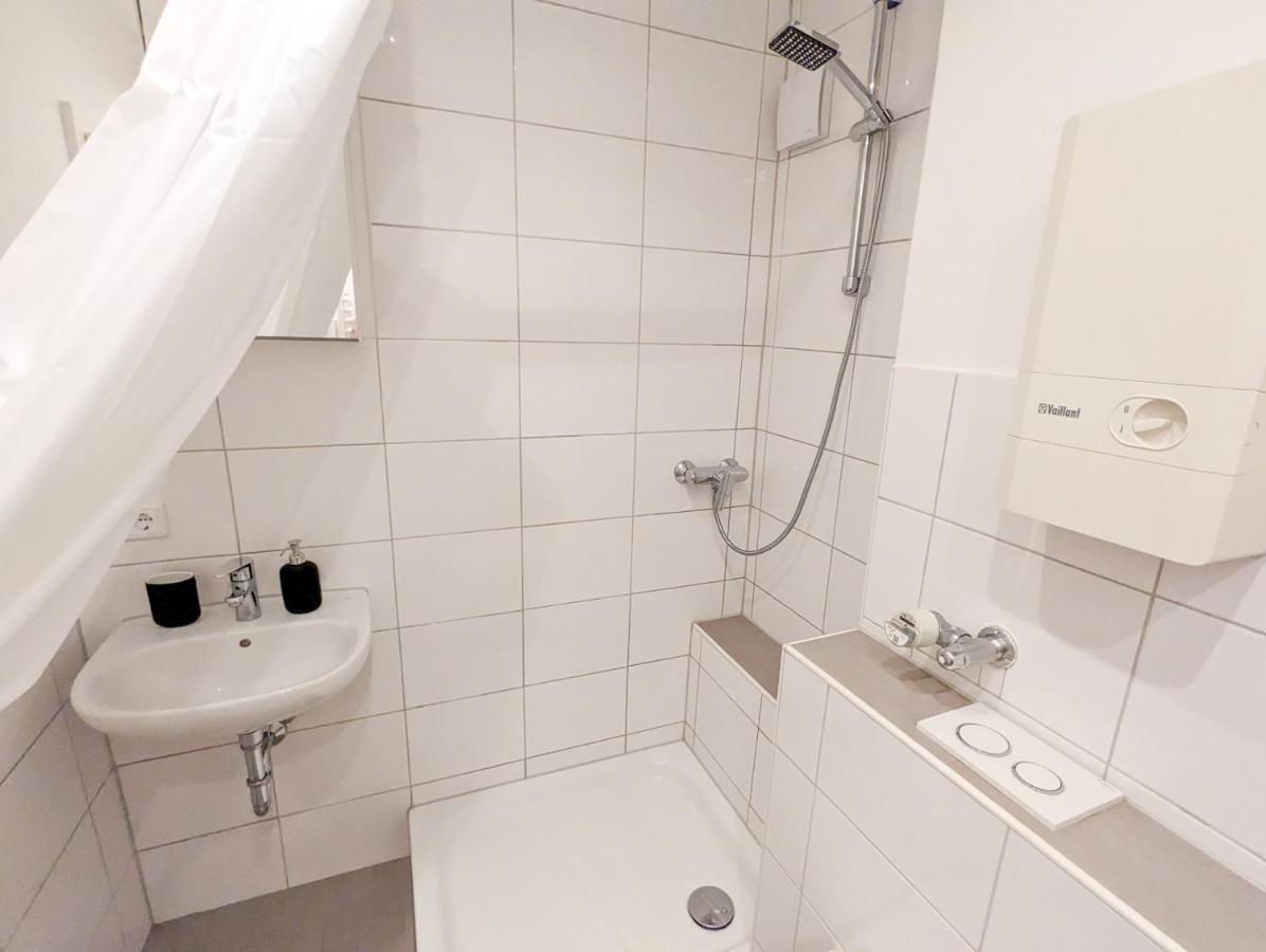 Apartment Mit Kueche, Arbeitsplatz Und Xxl Sofa Neuss Εξωτερικό φωτογραφία