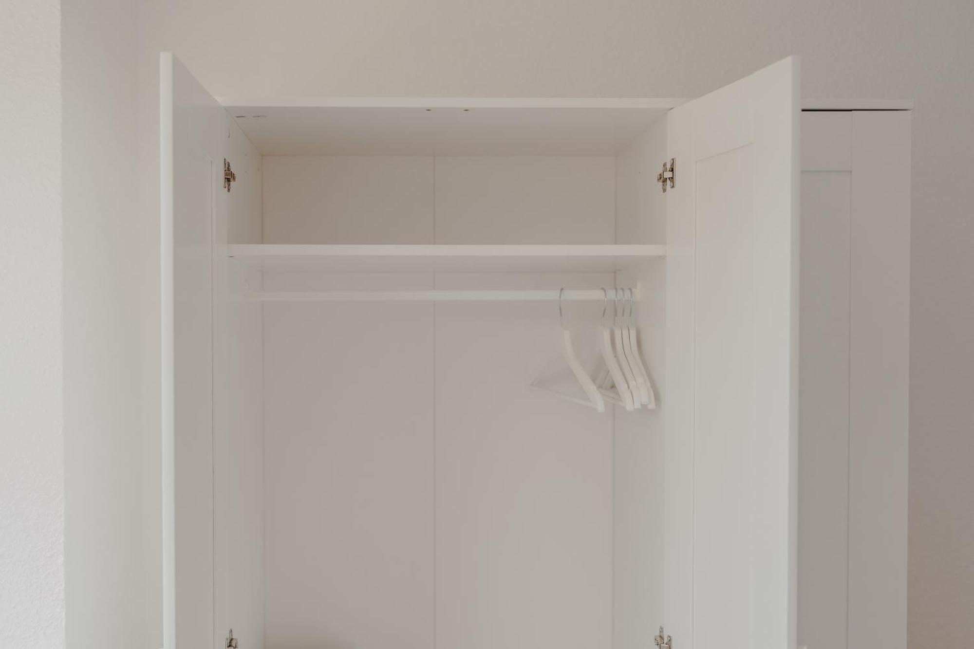Apartment Mit Kueche, Arbeitsplatz Und Xxl Sofa Neuss Εξωτερικό φωτογραφία