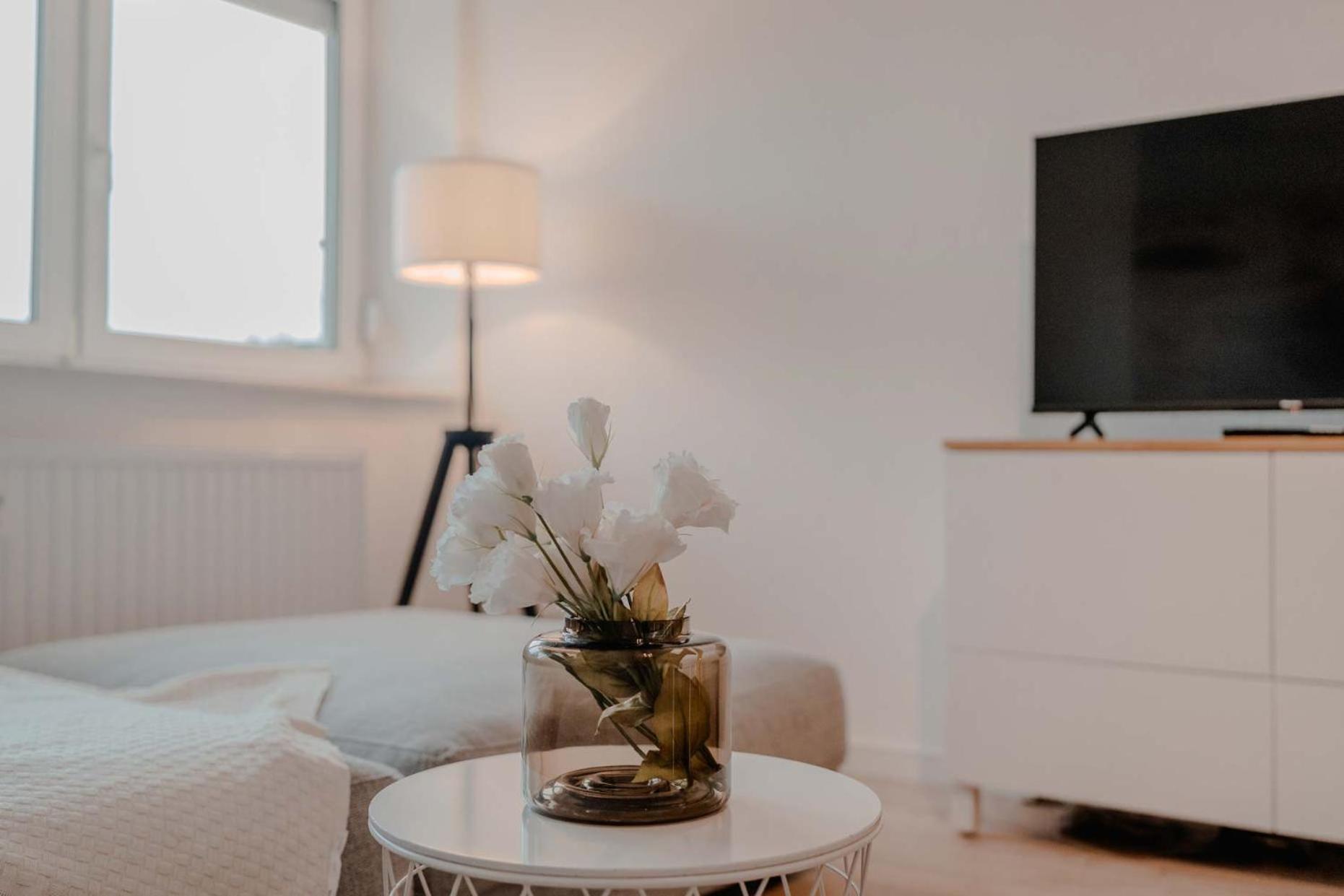 Apartment Mit Kueche, Arbeitsplatz Und Xxl Sofa Neuss Εξωτερικό φωτογραφία