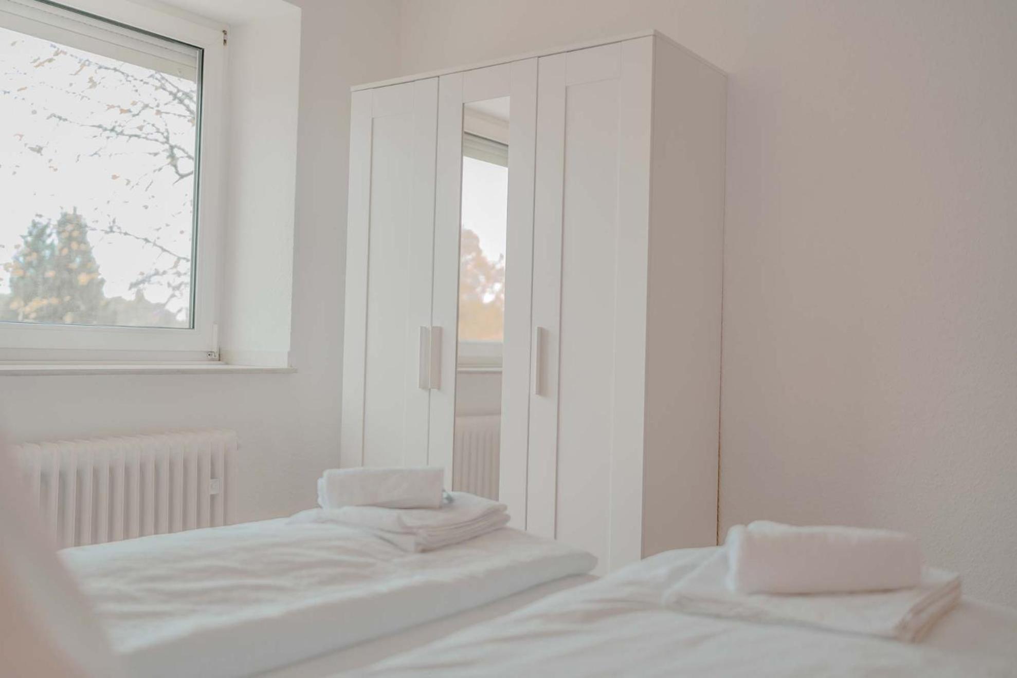 Apartment Mit Kueche, Arbeitsplatz Und Xxl Sofa Neuss Εξωτερικό φωτογραφία