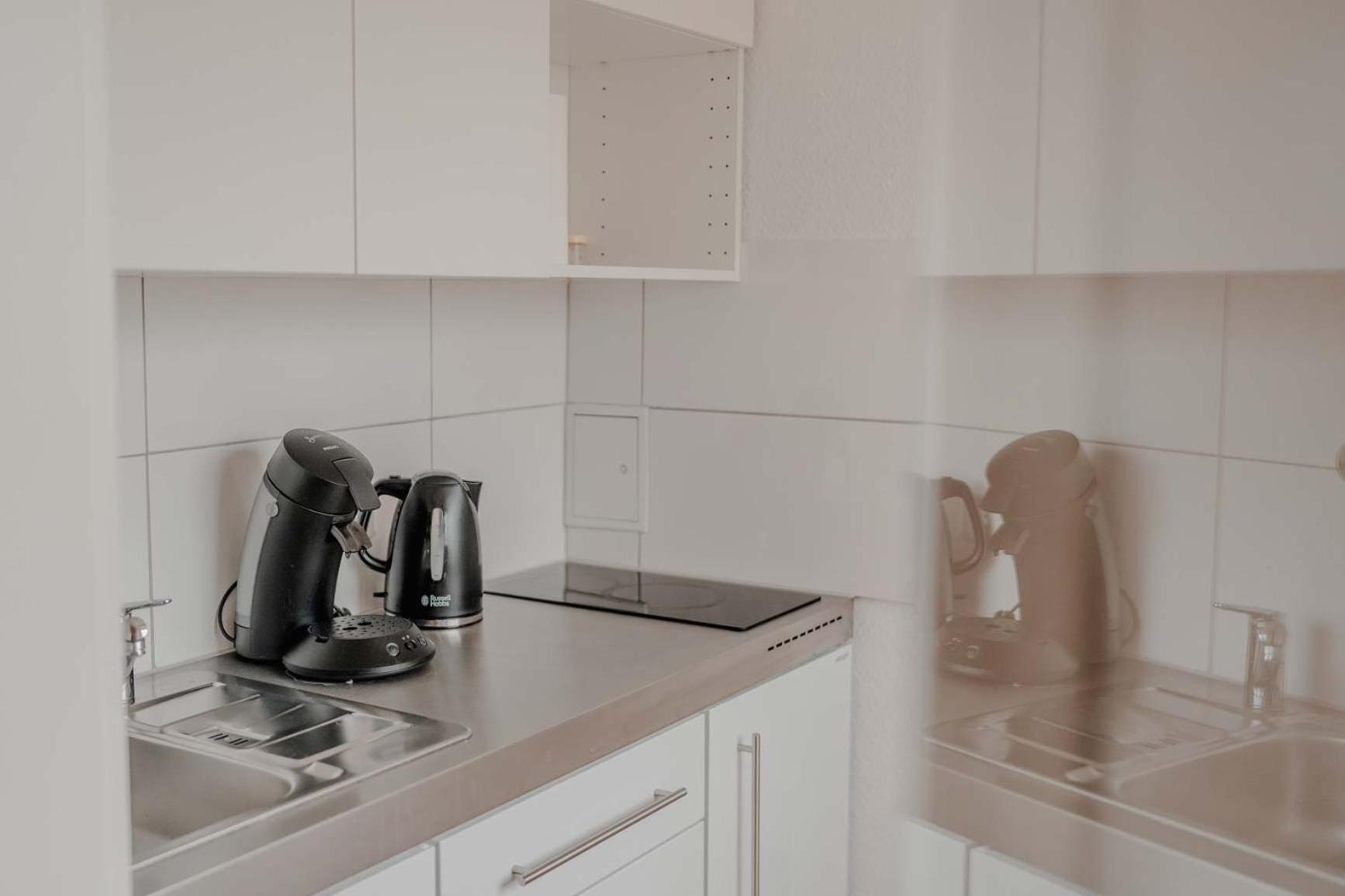 Apartment Mit Kueche, Arbeitsplatz Und Xxl Sofa Neuss Εξωτερικό φωτογραφία