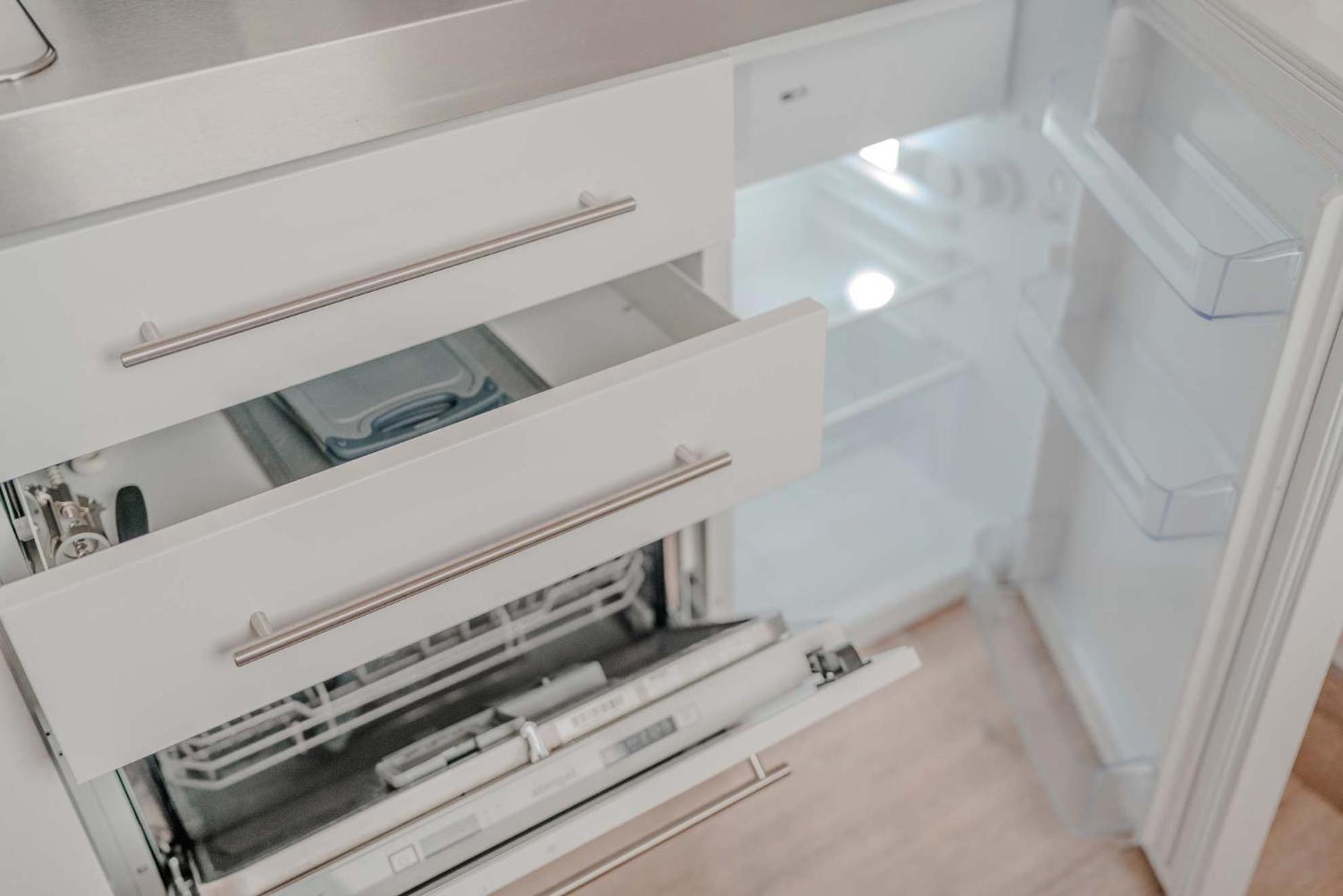 Apartment Mit Kueche, Arbeitsplatz Und Xxl Sofa Neuss Εξωτερικό φωτογραφία