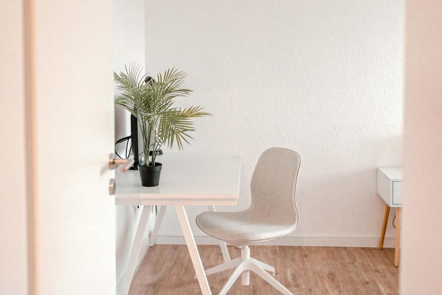 Apartment Mit Kueche, Arbeitsplatz Und Xxl Sofa Neuss Εξωτερικό φωτογραφία