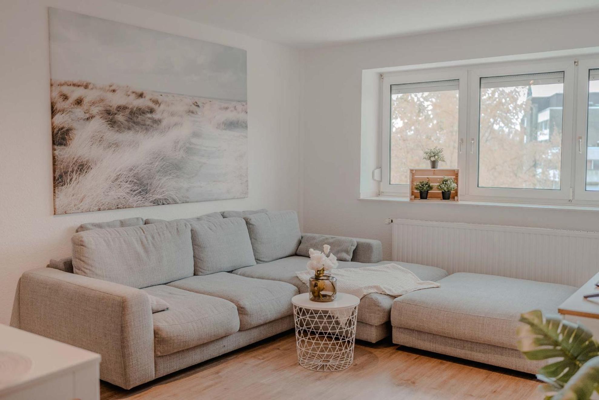 Apartment Mit Kueche, Arbeitsplatz Und Xxl Sofa Neuss Εξωτερικό φωτογραφία